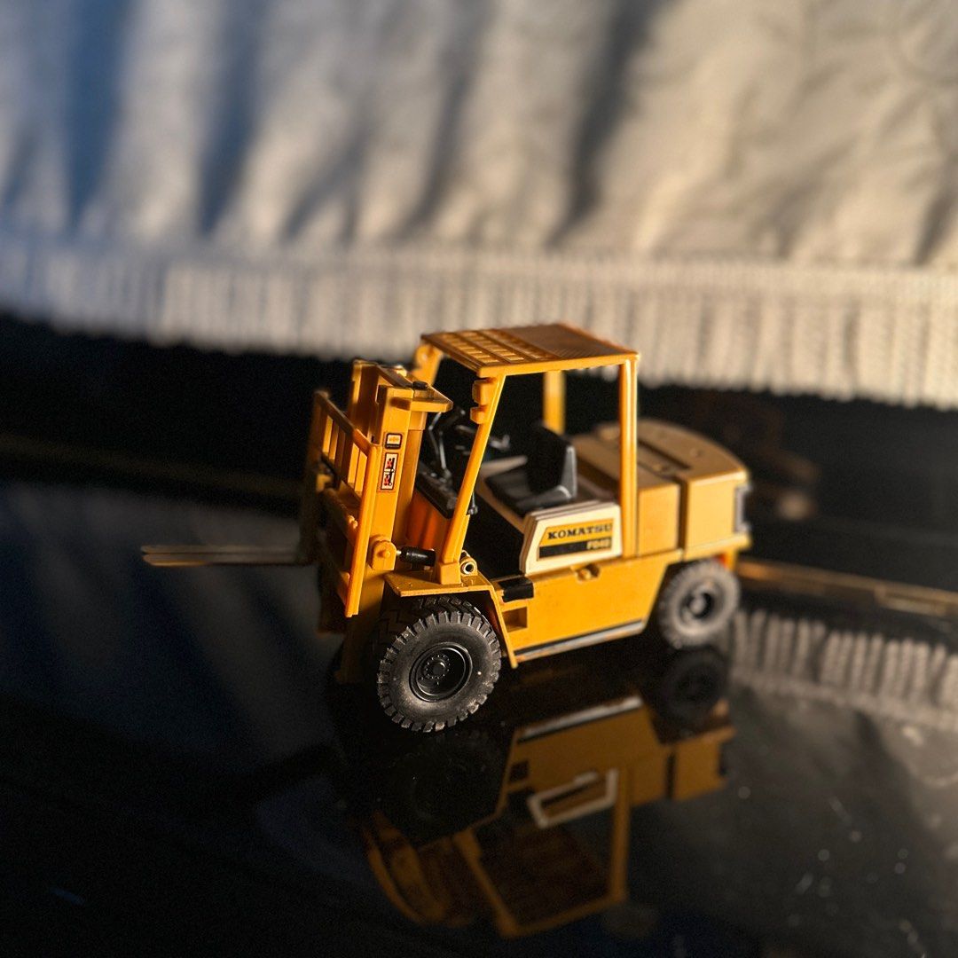 Mini Power Wide W-01 Komatsu Forklift FD40 (Category: Vintage Collectibles) located in Singapore. Submitted by melattempts (Listing ID 1406253127, Image 1). Description: Vintage Collectible Toy ✨Letting go of this beauty (over 30 years) that’s been with us for a long time. It comes with the original box and shows natural wear & tear due to age, perfect for collectors who appreciate classics! 💛 Just hoping it finds a new home with someone who’ll 