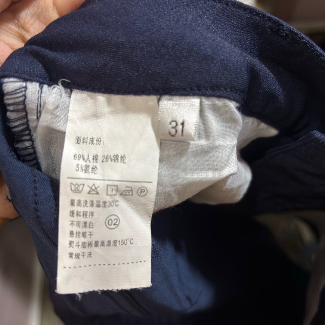 Navy Blue Denim Shorts Size 31 (Category: Shorts) located in Valenzuela. Submitted by choppersells (Listing ID 1406205629, Image 3). Description: 💙 Navy Blue Denim-Style Shorts Features a classic 5-pocket design with front and back pockets, silver stud embellishments on the front pockets, and a button and zipper closure. Made from a comfortable, slightly stretchy fabric in a deep navy color. 📏 Size: Fits Small to Medium 🛍️ Bought in Hong Kong 