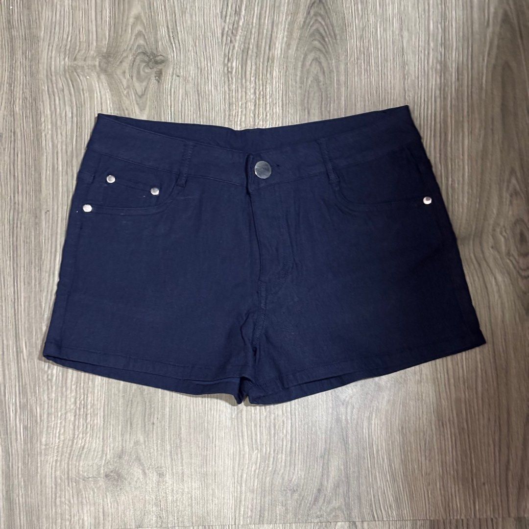 Navy Blue Denim Shorts Size 31 (Category: Shorts) located in Valenzuela. Submitted by choppersells (Listing ID 1406205629, Image 1). Description: 💙 Navy Blue Denim-Style Shorts Features a classic 5-pocket design with front and back pockets, silver stud embellishments on the front pockets, and a button and zipper closure. Made from a comfortable, slightly stretchy fabric in a deep navy color. 📏 Size: Fits Small to Medium 🛍️ Bought in Hong Kong 