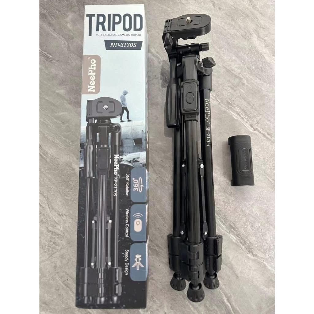 NeePho NP-3170S tripod with remote (Category: Tripods & Monopods) located in Manila. Submitted by lyfrancois14 (Listing ID 1406124990, Image 1). Description: NeePho NP-3170S tripod with remote Foldingheight:42.5cm Maximumheight:103cm.