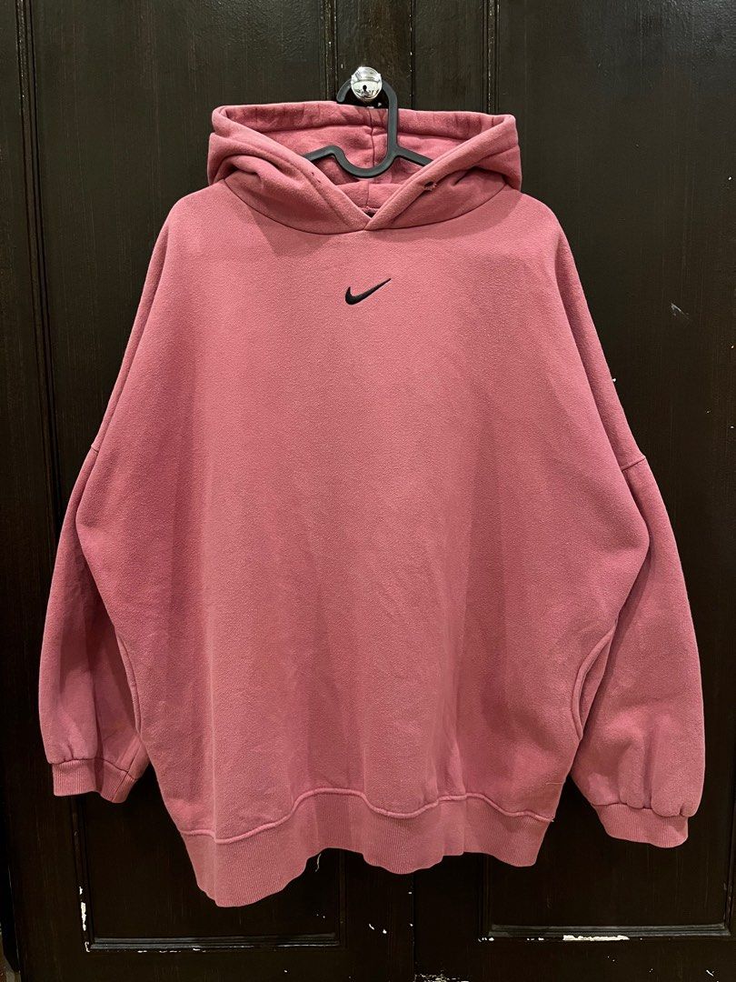 Nike Midswoosh Thick Hoodie (Category: Hoodies) located in Muntinlupa City. Submitted by ThriftTrap (Listing ID 1406231748, Image 1). Description: Ganda bagsak, thick hoodie. No tags, but has embroid in hood. Full dimes: L-XL Length: 26.5’ in Width: 27’ in pit to pit / 22’ in bottom Sleeve Length: 27’ in.