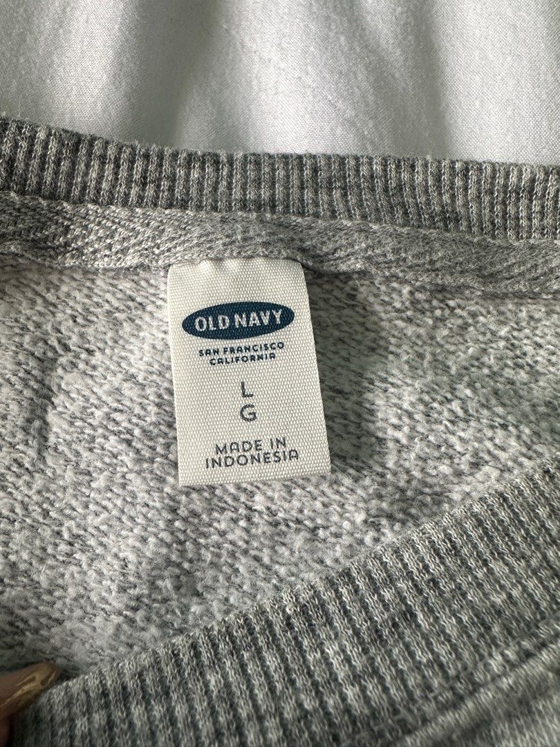 Old Navy Love Oversized Sweatshirt - Gray (Category: Longsleeves) located in Quezon City. Submitted by heavenlyfool (Listing ID 1406171433, Image 3). Description: - Gray Old Navy oversized sweatshirt with "LOVE" graphic - size: L but very loose and oversized fit - plus size friendly, fits large-xl frames - check pics for measurements 📍location: Commonwealth, QC 💸 mode of payment: gcash or bpi bank transfer 💌 shipping via lalamove, grab or gogo