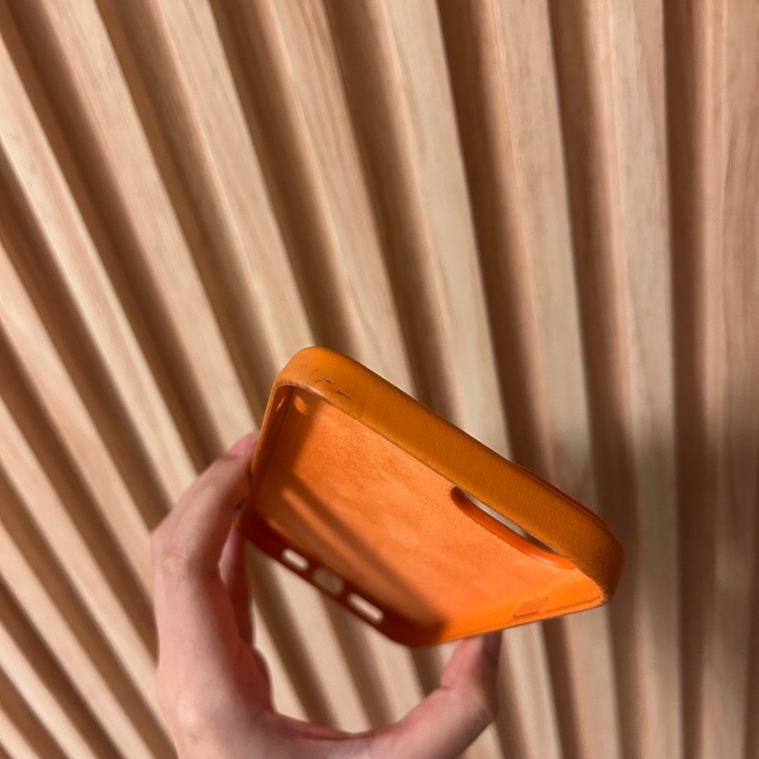 Original Apple iPhone 14 Plus Magsafe Case (Category: Cases & Sleeves) located in Quezon City. Submitted by salmoncrunchroll (Listing ID 1406269162, Image 2). Description: 💌 100% original 💌 last price posted 💌 no box included 💌 see photos for flaws shipping thru ggx only mop: bdo or gcash only .
