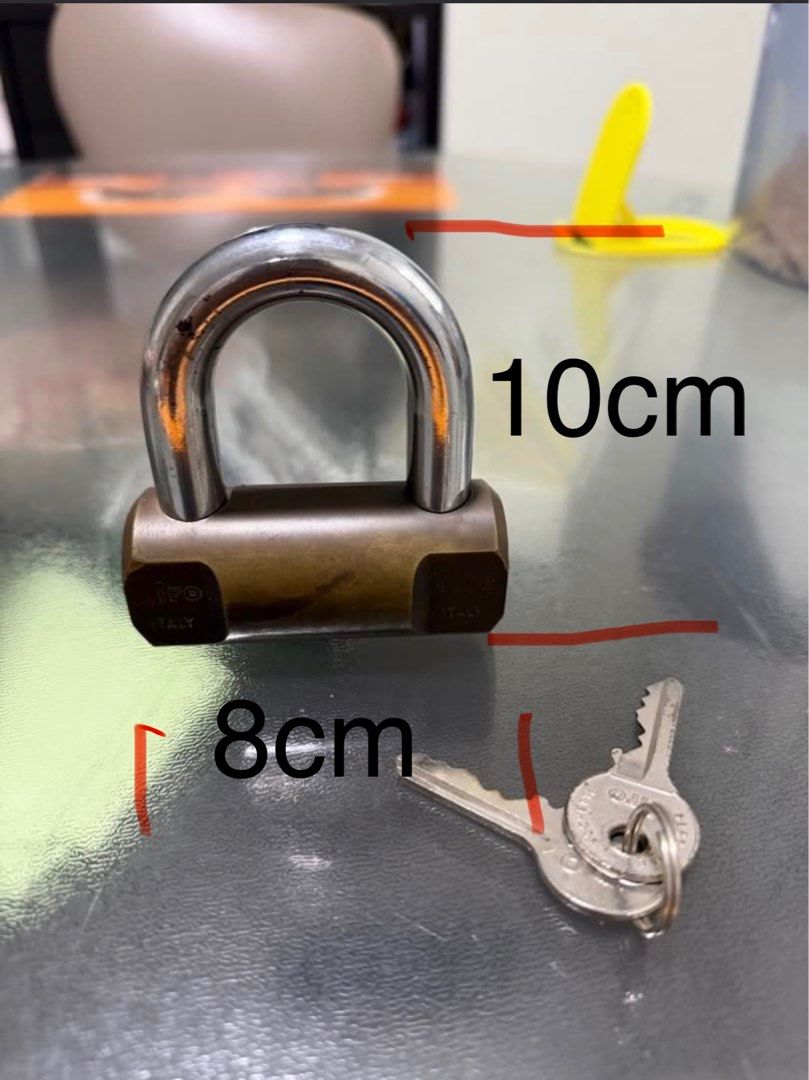 Padlock (Category: Locks, Doors & Gates) located in Singapore. Submitted by cym890 (Listing ID 1405175151, Image 3). Description: VIRO padlock with 2 key, likely used. Good conditions .