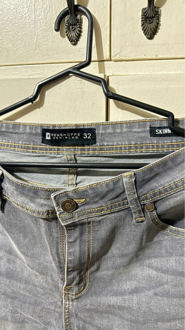 Penshoppe Skinny Jeans (Category: Jeans) located in Bacoor. Submitted by patrickluwis (Listing ID 1406277212, Image 2). Description: Skinny jeans. Stretchable fabric. Good as new. In very good condition. Worn twice only. Can fit 29-32 waistline. No issues. Shipping fee c/o buyer for delivery via J&T..