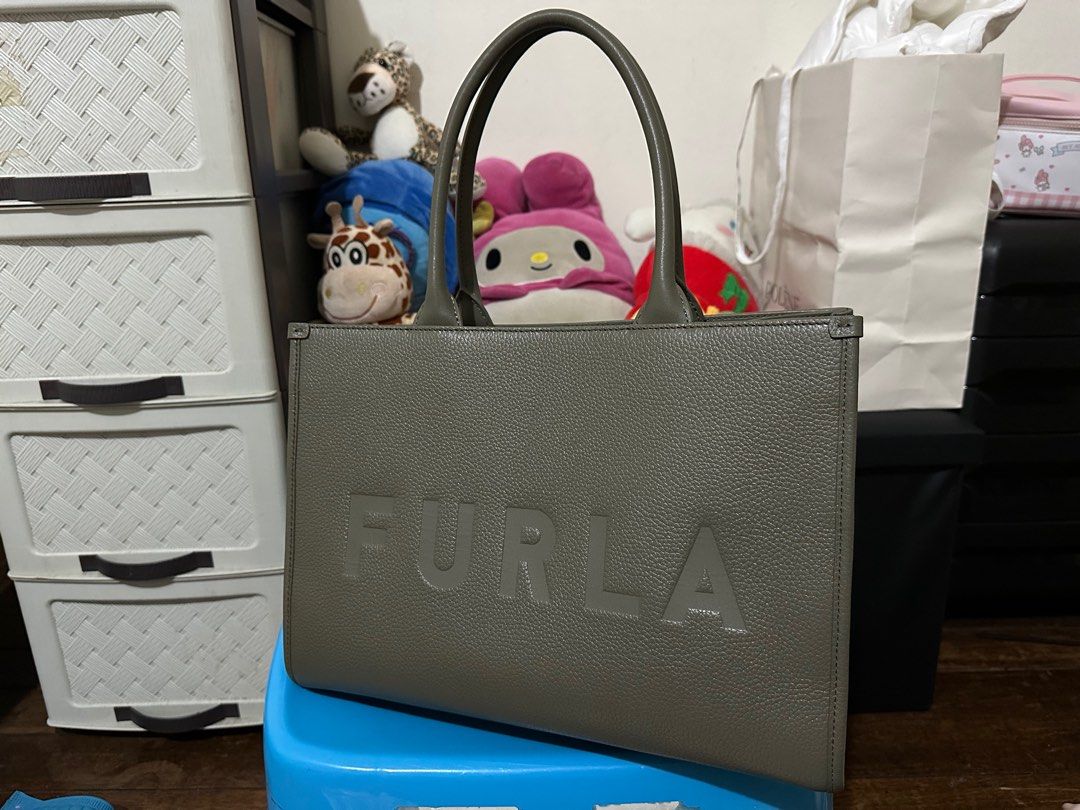 Preloved Furla Tote Bag (Category: Luxury Bags & Wallets) located in Quezon City. Submitted by jiinalin (Listing ID 1406249015, Image 1). Description: Like new. It fits 13-inch macbook/laptop. Pebbled leather With dust bag RFS - decluttering.