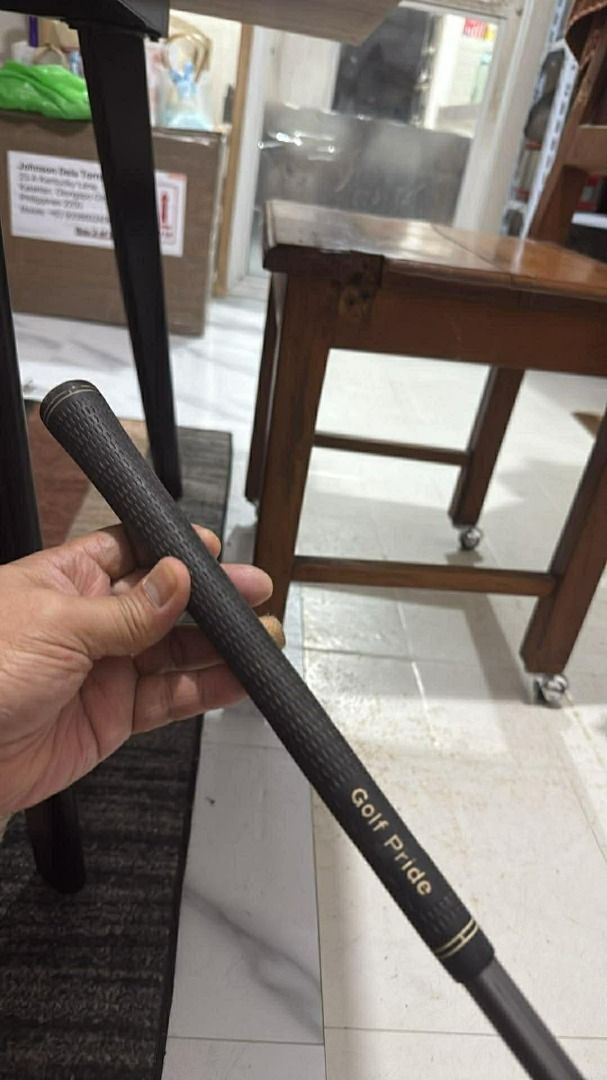 Titleist Pro Titanium 975L-FE Golf Club Set (Category: Golf) located in Subic. Submitted by mc.gyver (Listing ID 1406270979, Image 2). Description: Listing includes a set of golf clubs, featuring a Titleist Pro Titanium 975L-FE driver with a 9.5-degree loft. The set also includes several irons with Dynamic Gold shafts and Golf Pride grips. The clubs appear to be well-maintained and ready for use..