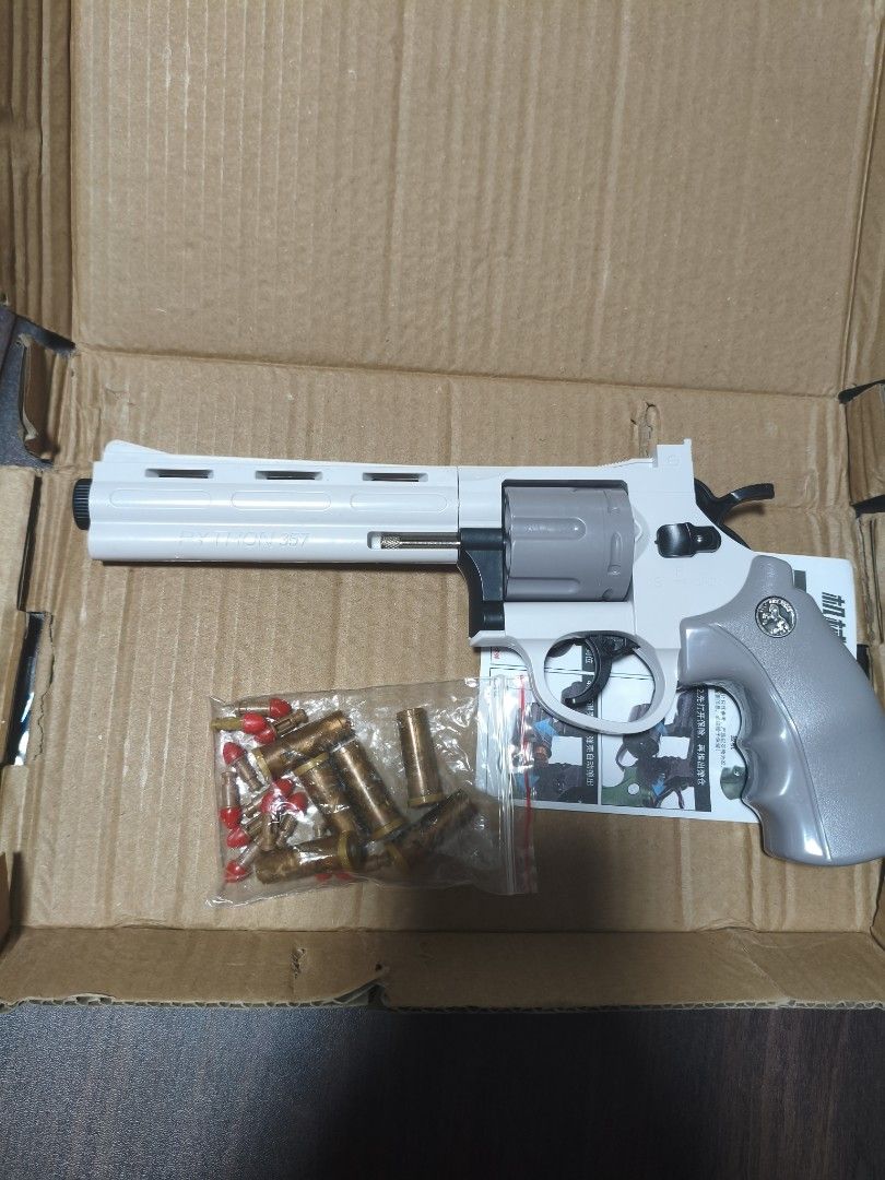 Toy Gun Revolver Shell Ejecting, Hobbies & Toys, Toys & Games on Carousell