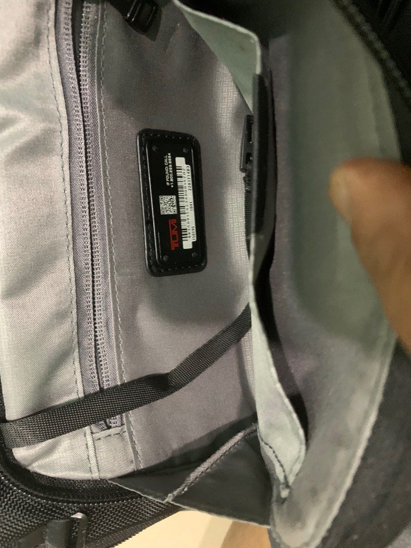 Tumi (Category: Sling Bags) located in Bemban. Submitted by wakjamhuri (Listing ID 1406101040, Image 3). Description: Assalammualaikum… Tumi pouch untuk dilepaskan… Condition masih lagi padu… Nilaikan pada gamba… .