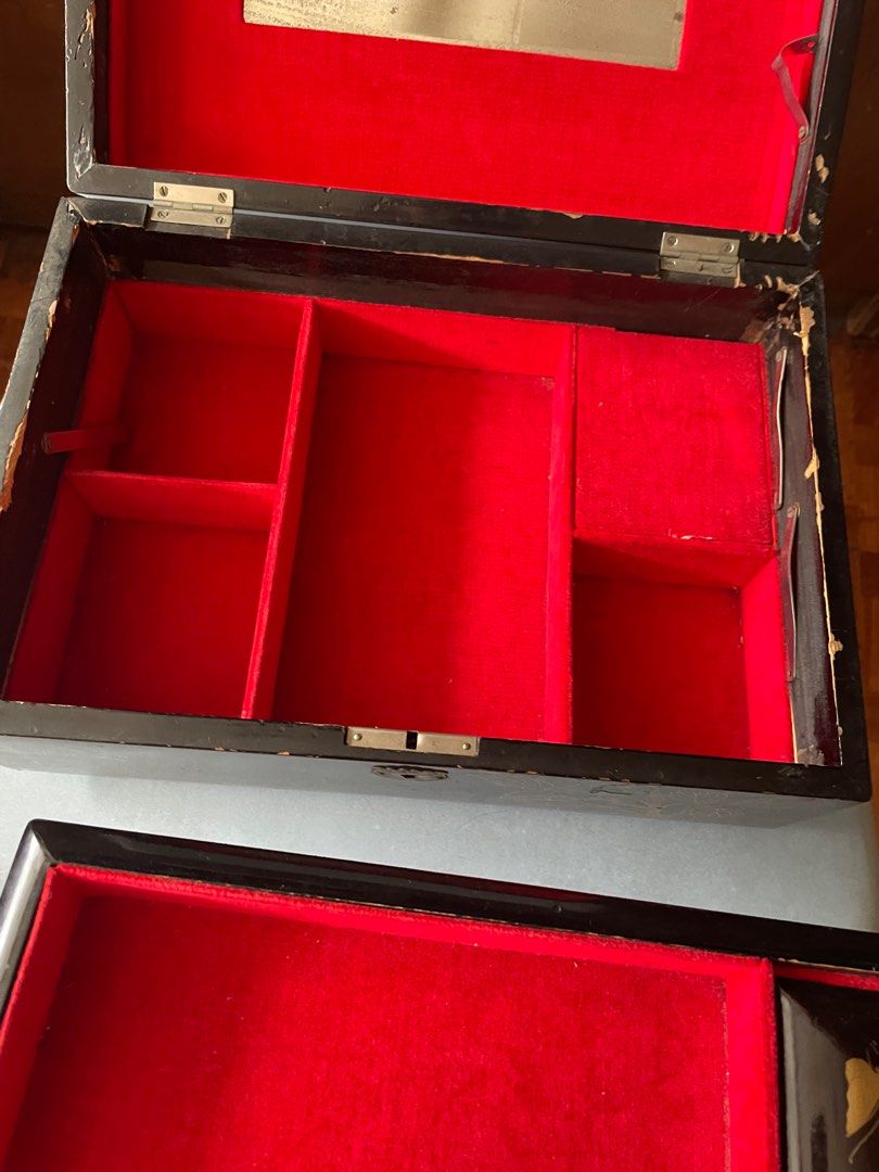 Vintage Black Lacquer Jewelry Box (Category: Accessory Holder, Box & Organizers) located in Quezon City. Submitted by deadmit (Listing ID 1406119231, Image 3). Description: Hinge as shown in pic is broken.