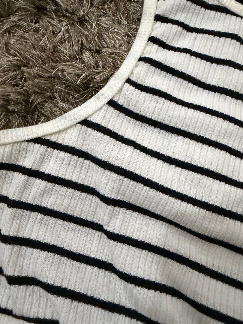 White Striped Crop Tank Top (Category: Sleeveless) located in Manila. Submitted by declutternclutter (Listing ID 1406203306, Image 3). Description: Shein brand - Size Small - Slightly stretchable - Never Worn, Brand New ✨.