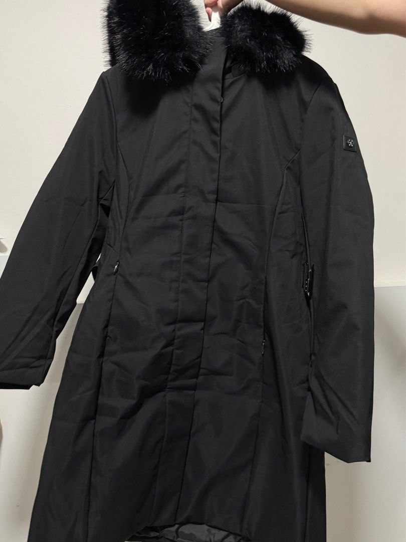 Wintertime Down Parka (Category: Coats, Jackets and Outerwear) located in Singapore. Submitted by pistachio93 (Listing ID 1406213906, Image 1). Description: Brand new without tag Selling cuz no longer need it Unworn .