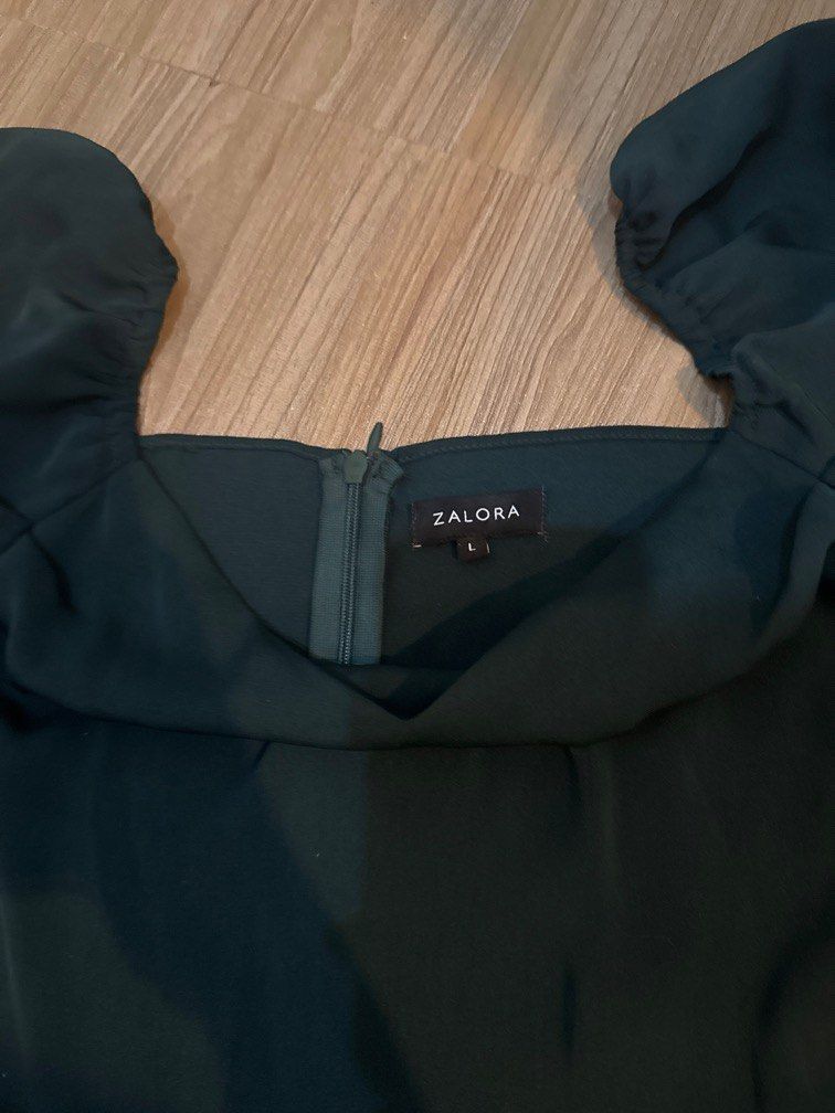 Zalora Green Dress (Category: Dresses) located in Angeles City. Submitted by shewhosells_ (Listing ID 1406181587, Image 2). Description: .