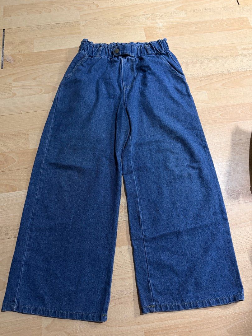 350 for ALL (Category: Coats, Jackets and Outerwear) located in Pasig City. Submitted by m_decluttering (Listing ID 1406391921, Image 2). Description: Denim Jacket - SOLD.