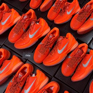 (Category: ) located in . Submitted by hypedxda_sneakers (Listing ID 1406447369, Image 1). Description: .