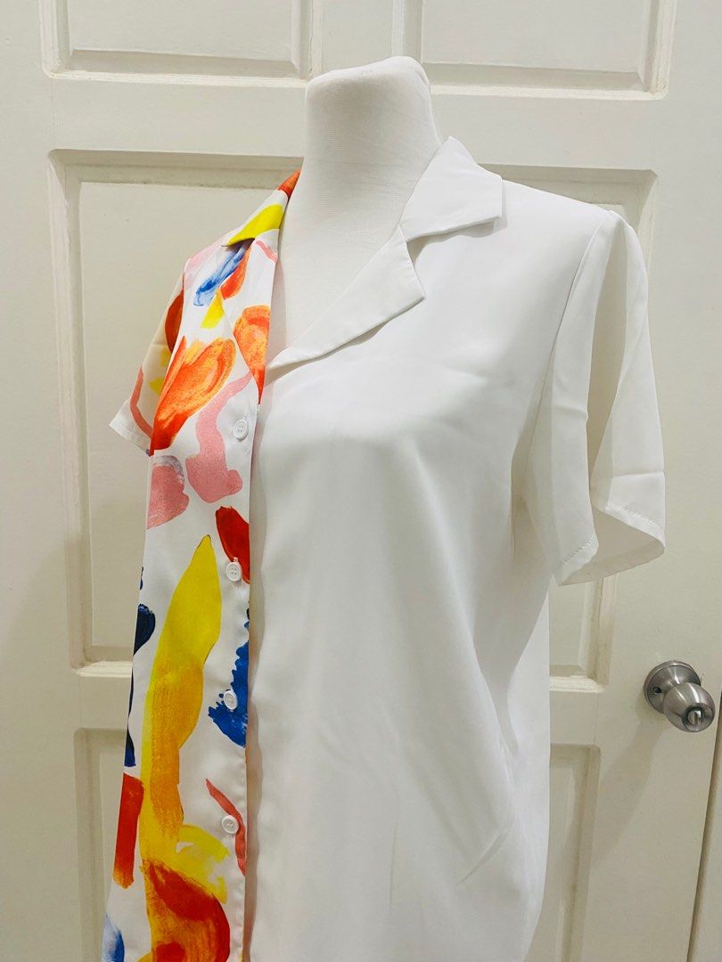 Abstract Print Half-White Shirt Preloved Tshirt (Category: Shirts) located in Quezon City. Submitted by murielleacabal (Listing ID 1406350763, Image 2). Description: SIZE : Can fit to S-M Available: Grab/lalamove FB Page/IG Page: Pink Craft SHOP SOON TO OPEN ❤️ Pick up location: Location may vary depends on the day. [ Cubao, Bulacan etc, ] Payment first policy to avoid cancellation/bogus buyer For COD, you can book on your own once items are read
