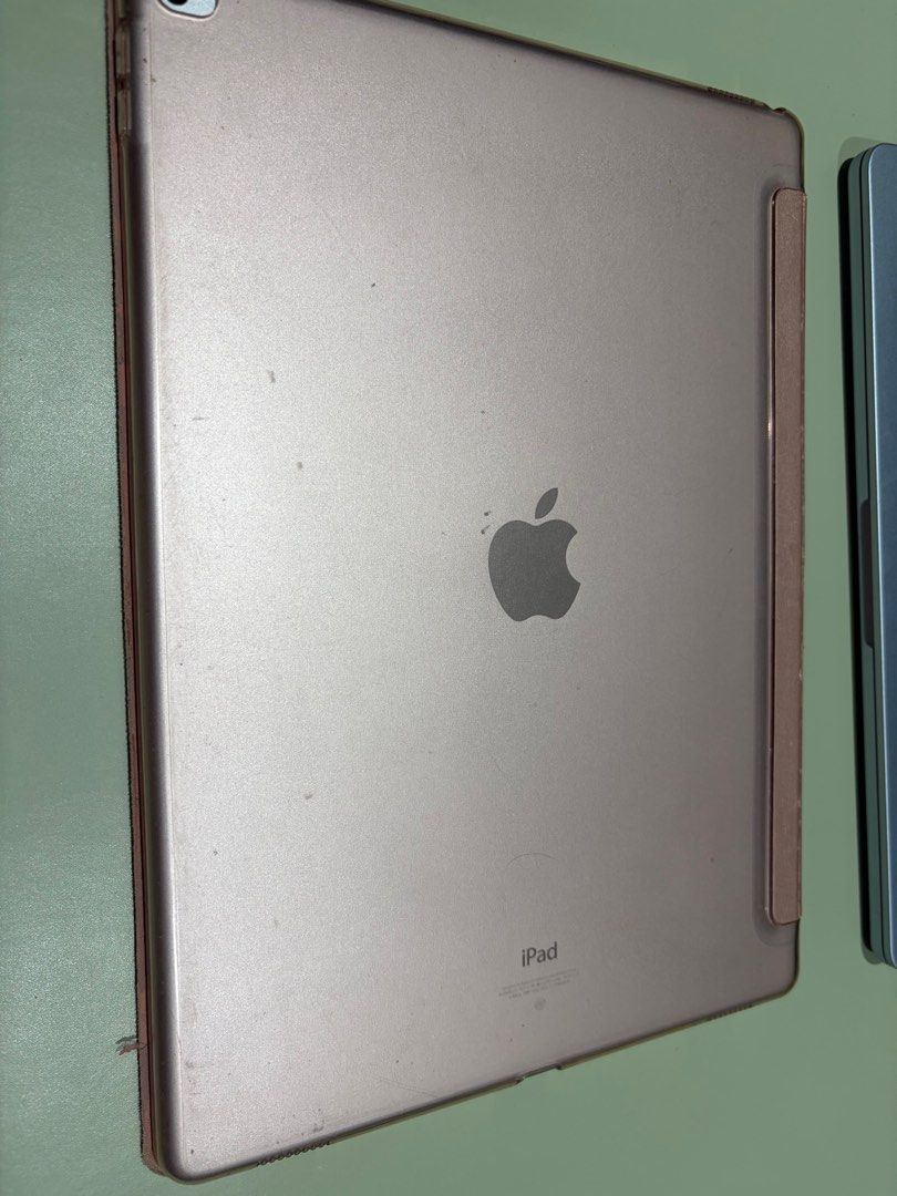 (Category: iPad) located in Singapore. Submitted by ultramanishere (Listing ID 1406445025, Image 2). Description: - Apple iPad Pro 12.9-inch - 128GB storage - In good working condition - Includes iPad only (no accessories) - Perfect body condition Meet-up: Alex Residences. Keywords: Apple iPad, tablet, iPad Singapore, WiFi iPad, used iPad..