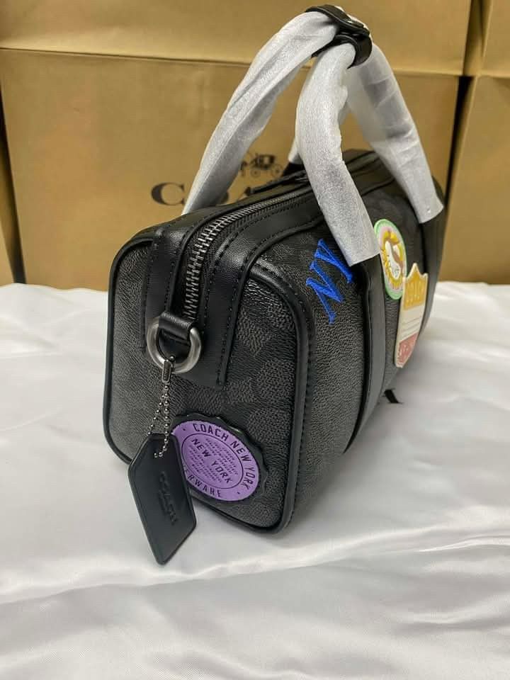Authentic Coach Bag with Patches (Category: Cross-body Bags) located in Santa Cruz. Submitted by janelovebagswatchesshoesph (Listing ID 1406459164, Image 3). Description: .