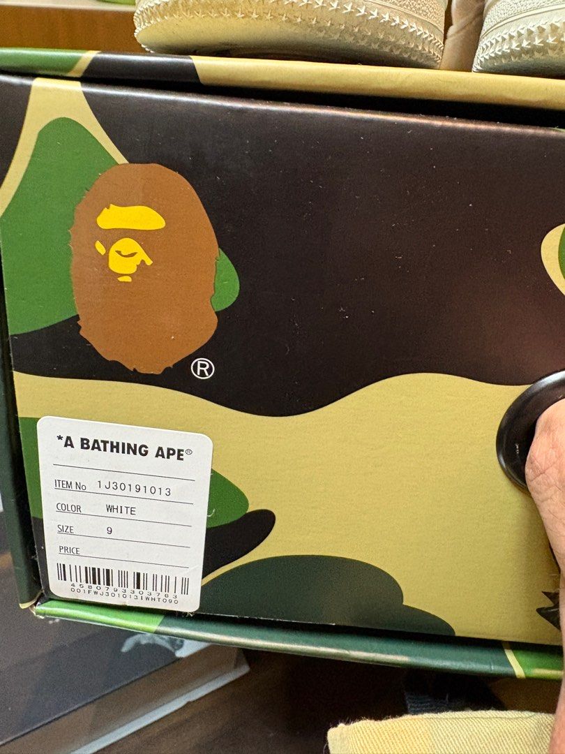 Bape Bapesta Triple White SZ 9 AUTHENTIC (Category: Sneakers) located in Manila. Submitted by pharrell124 (Listing ID 1406362709, Image 3). Description: Bought in Hong Kong. Comes with box, shoe bag and the pair. Used Guaranteed authentic. dm for offers.