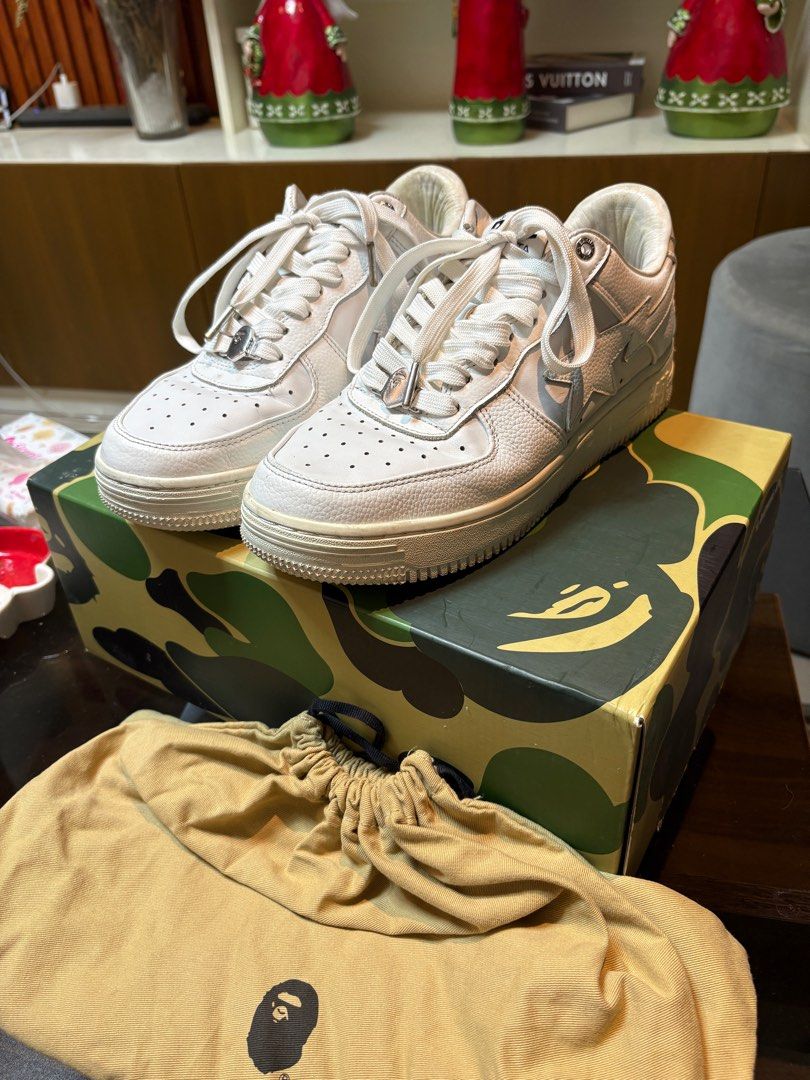 Bape Bapesta Triple White SZ 9 AUTHENTIC (Category: Sneakers) located in Manila. Submitted by pharrell124 (Listing ID 1406362709, Image 1). Description: Bought in Hong Kong. Comes with box, shoe bag and the pair. Used Guaranteed authentic. dm for offers.