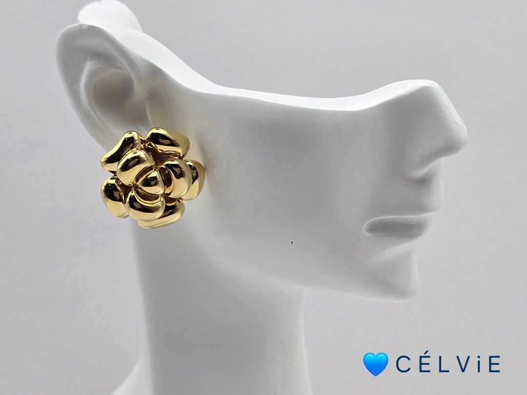 BIG FLOWER EARRINGS, LIGHT WEIGHT, Electroform (Category: Jewelry) located in Davao. Submitted by bella0613 (Listing ID 1406420234, Image 3). Description: Bellissima Au earrings - K18 yellow gold, electroplated (light weight) - Features a beautiful floral design - Comes with box Payment methods: •Bank Transfers • Credit Card payments thru paypal with fees •Accepts COD/COP via LBC with minimum payment of P1500. Happy shopping 😘.