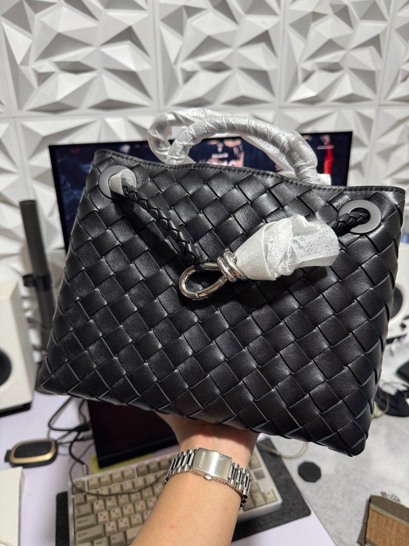 BV Andiamo Small Bag (Category: Luxury Bags & Wallets) located in Manila. Submitted by mssneaks2023 (Listing ID 1406389250, Image 1). Description: 𝑷𝑹𝑬-𝑶𝑹𝑫𝑬𝑹‼️ 𝑬𝑻𝑨: 1-2 𝑾𝑬𝑬𝑲𝑺 𝑨𝑭𝑻𝑬𝑹 𝑸𝑪 BV Andiamo Small Bag - Actual pictures posted. Other colors and designs are available. Available size: SMALL, MEDIUM, LARGE BRAND NEW ‼️ 50% downpayment for pre-order to avoid flaking. DM for inquiries 📩 MONEYBACK IF YOU DONT RECEIVE WHAT YOU 