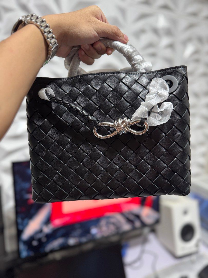 BV Andiamo Small Bag (Category: Luxury Bags & Wallets) located in Manila. Submitted by mssneaks2023 (Listing ID 1406389250, Image 2). Description: 𝑷𝑹𝑬-𝑶𝑹𝑫𝑬𝑹‼️ 𝑬𝑻𝑨: 1-2 𝑾𝑬𝑬𝑲𝑺 𝑨𝑭𝑻𝑬𝑹 𝑸𝑪 BV Andiamo Small Bag - Actual pictures posted. Other colors and designs are available. Available size: SMALL, MEDIUM, LARGE BRAND NEW ‼️ 50% downpayment for pre-order to avoid flaking. DM for inquiries 📩 MONEYBACK IF YOU DONT RECEIVE WHAT YOU 
