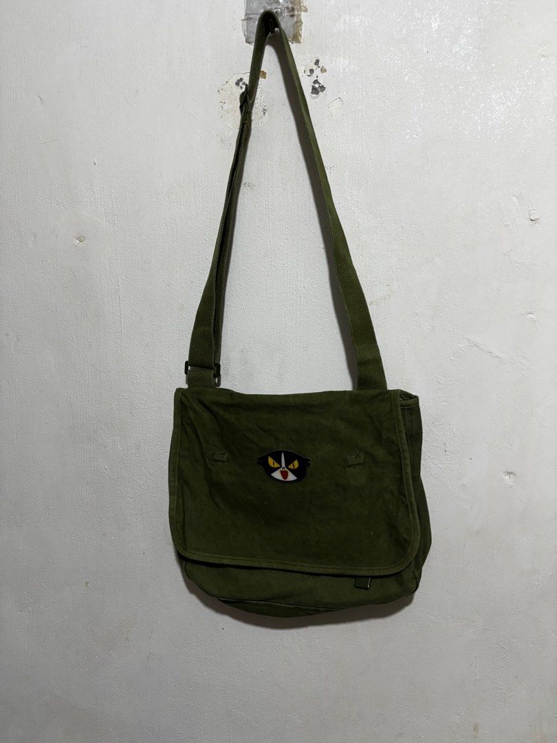 Cat Pin Sling Bag (Category: Luxury Bags & Wallets) located in Calamba. Submitted by sinauna. (Listing ID 1406362480, Image 2). Description: .