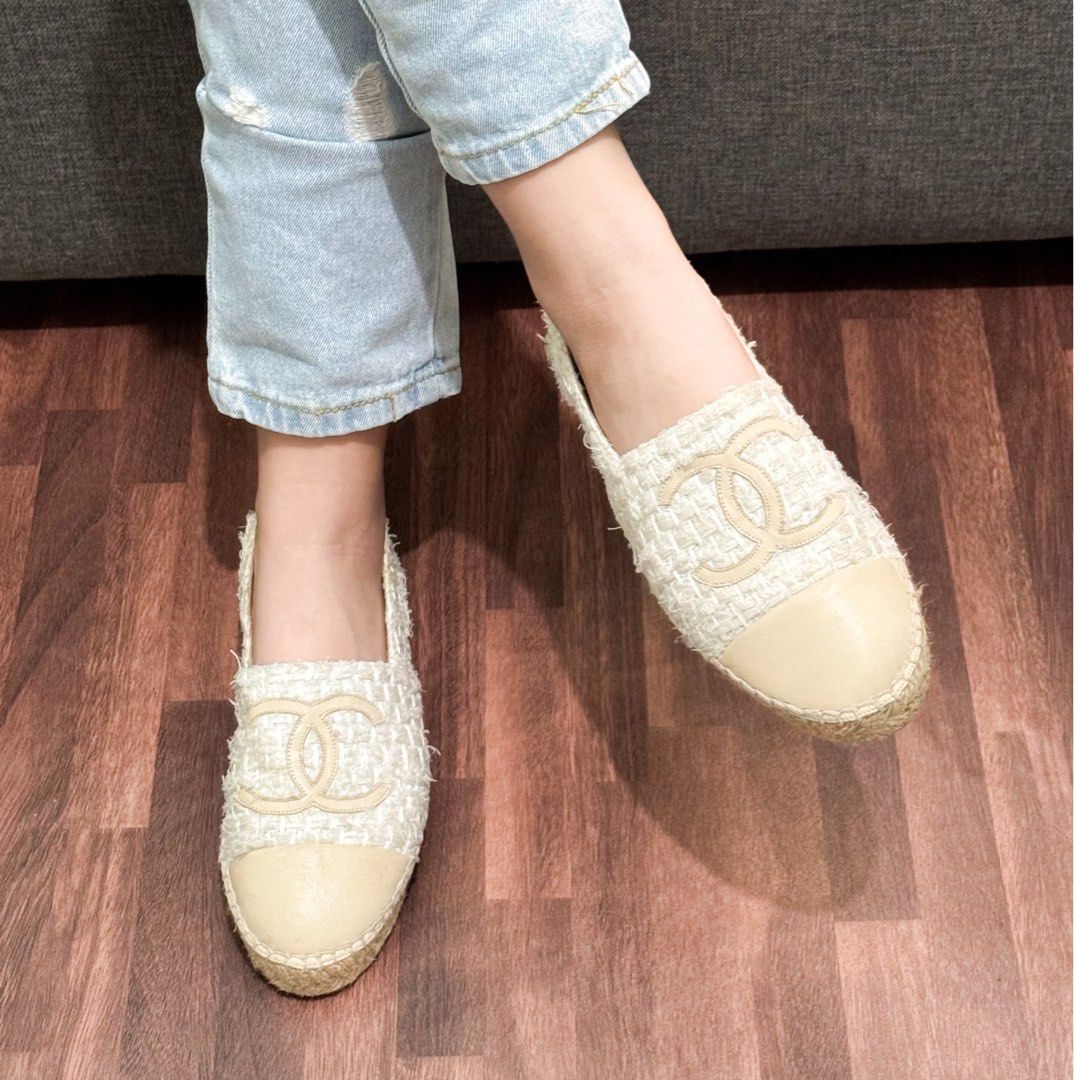 Chanel Espadrilles Beige Tweed (Category: Sneakers & Footwear) located in Quezon City. Submitted by ddtin (Listing ID 1406419838, Image 1). Description: ** Preloved pair from japan** - Authentic Chanel espadrilles - Beige tweed upper - Size 38 - Iconic interlocking CC logo - Beige leather toe cap - Woven rope sole - Made in Italy - Includes shoe trees - Stylish and comfortable.
