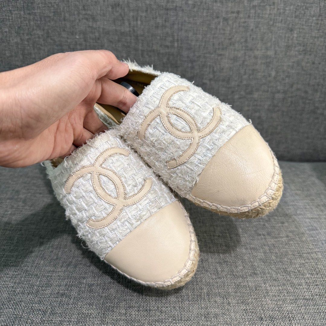 Chanel Espadrilles Beige Tweed (Category: Sneakers & Footwear) located in Quezon City. Submitted by ddtin (Listing ID 1406419838, Image 2). Description: ** Preloved pair from japan** - Authentic Chanel espadrilles - Beige tweed upper - Size 38 - Iconic interlocking CC logo - Beige leather toe cap - Woven rope sole - Made in Italy - Includes shoe trees - Stylish and comfortable.