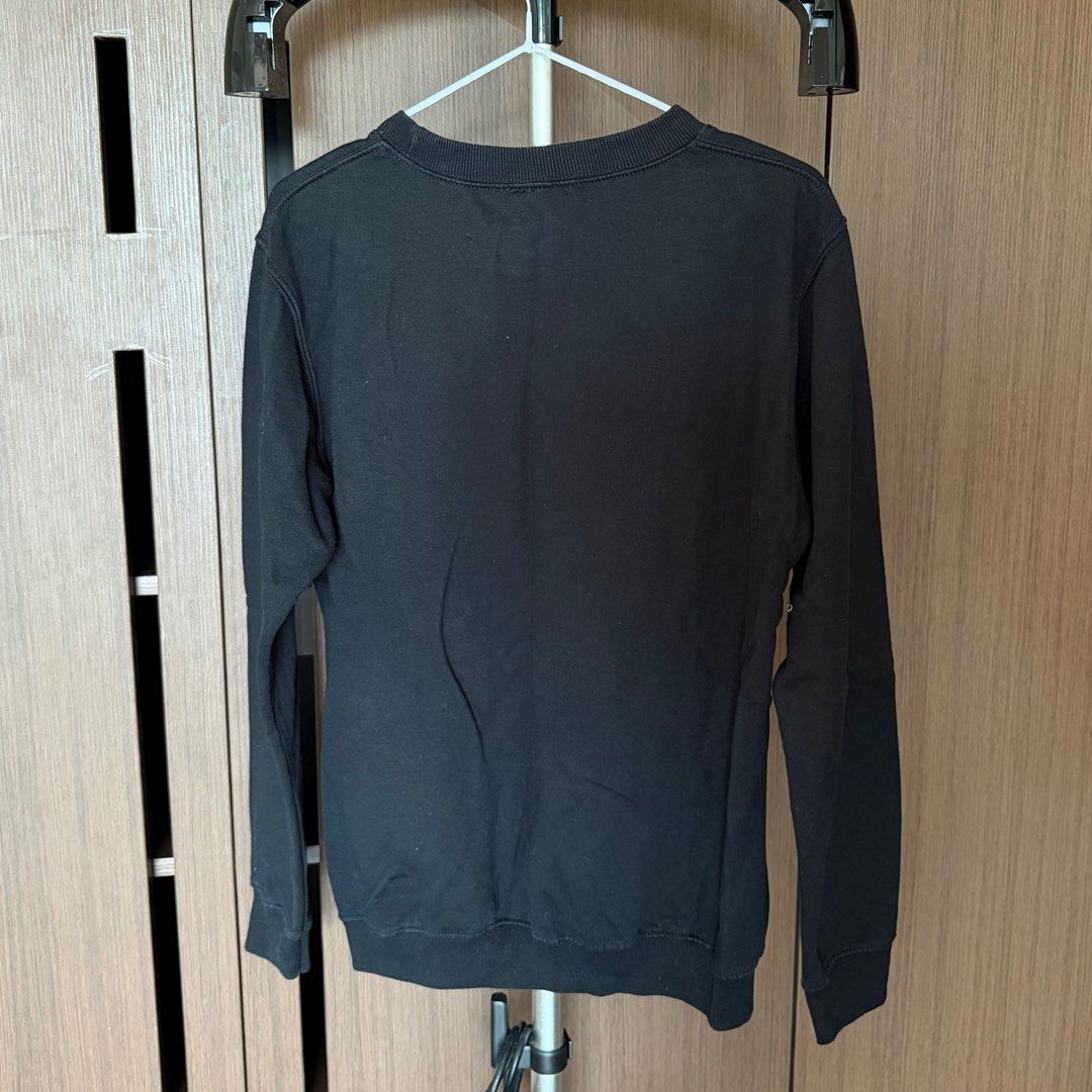 Charlotte Folk Siargao Sweater (Category: Longsleeves) located in Quezon City. Submitted by overrunnin.ph (Listing ID 1406377012, Image 2). Description: Still in good condition .