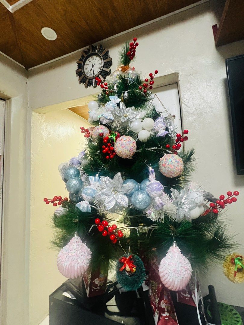 Christmas tree set with ornaments (Category: Looking For) located in Quezon City. Submitted by mid20 (Listing ID 1406442169, Image 1). Description: Bago pa pati ornaments Kakabili lang Rfs:Change of plan..