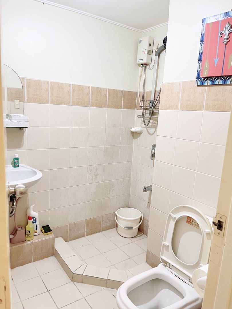 Condo for rent (Category: Apartments & Condos) located in Pasig City. Submitted by ___she___ (Listing ID 1406310371, Image 3). Description: Second floor 31 sqmters with veranda sliding door. Inclusive of Association dues. Direct Tenant. near BGC , Ortigas , Eastwood Fully Furnished 1 Bedroom Queensize bed Split type aircon Electric stove Ref Heater sofa Dining table Amenities: swimming pool,fitness gym,basketball court,elevator, guarded place Min