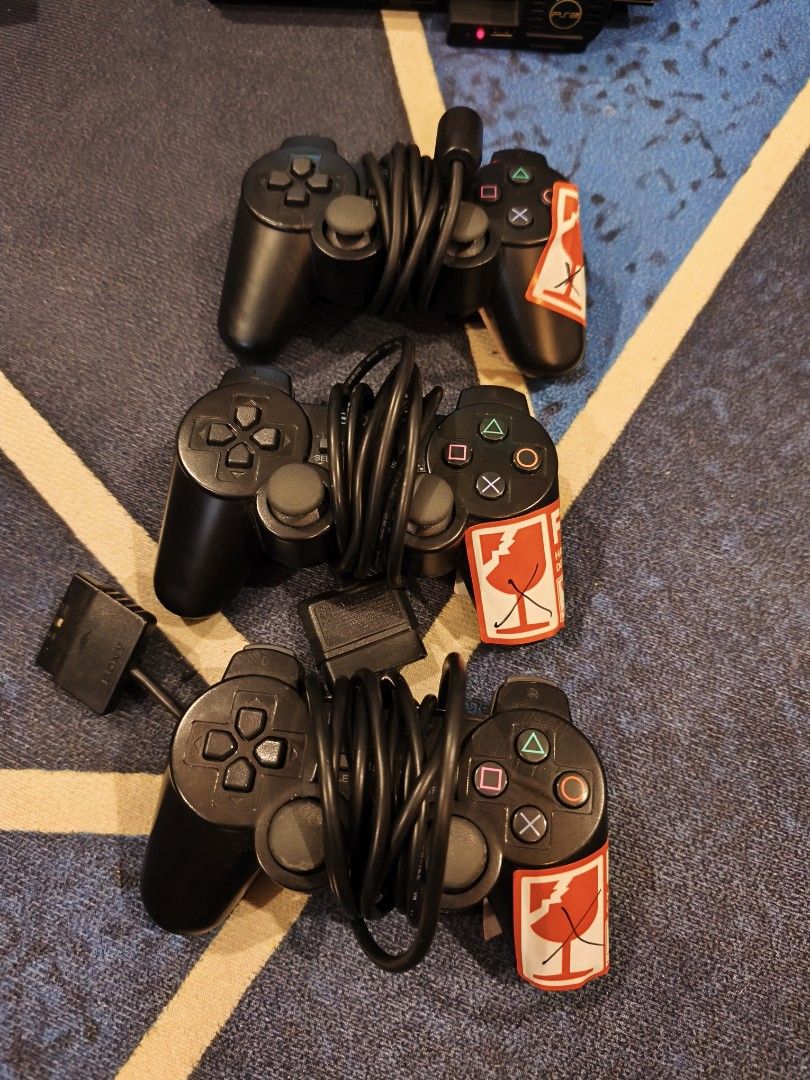 Faulty PS2 controller (Category: PlayStation) located in Kuala Lumpur. Submitted by encik.efi (Listing ID 1406325853, Image 1). Description: clearance faulty controller . may use as spare part or repair body & analog stick superb issue - can't detect / no red light satu biji RM10 KL setapak.