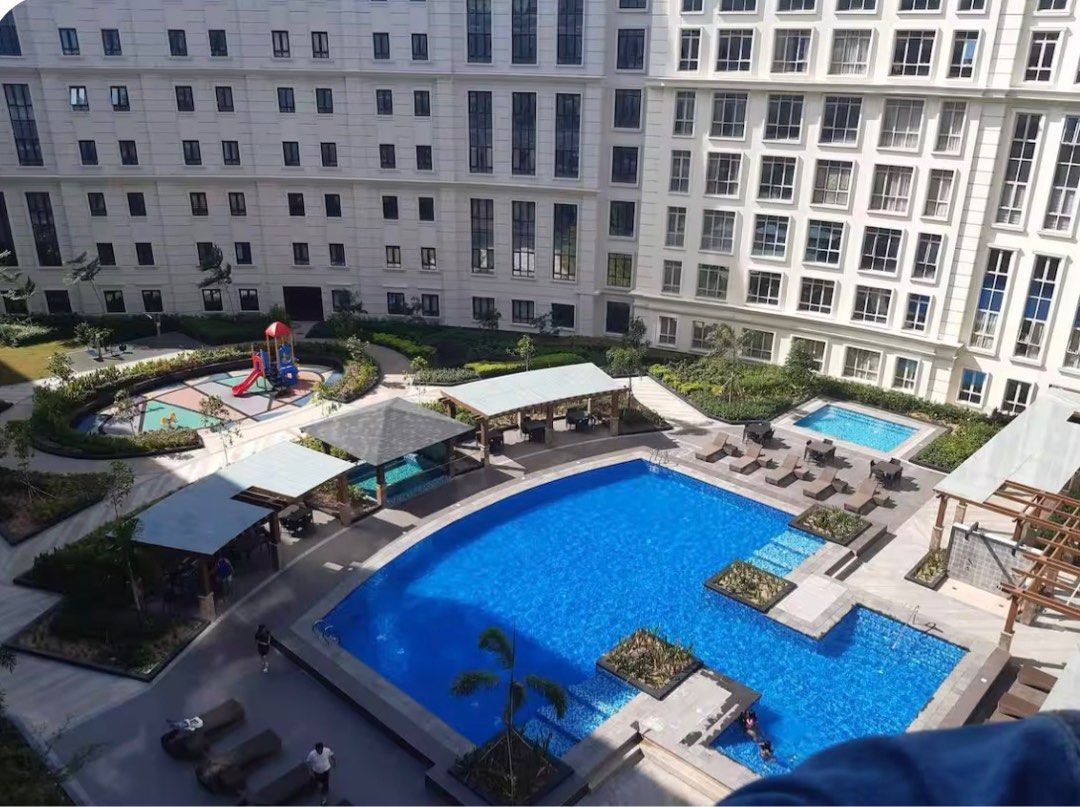 For Rent (Category: Apartments & Condos) located in Mandaluyong City. Submitted by erinaholla (Listing ID 1406435404, Image 2). Description: For Rent!!! Short Term Studio type unit in 81 newport blvd. In front of NAIA T3 Fully Furnished *Queen Size Bed *Sofa Bed *WiFi *Shower Heater *Complete Kitchen equipment 🦋Amenities 🦋 Gym Pool Kiddie Pool Jacuzzi Playground. Can Move in Anytime 23k .