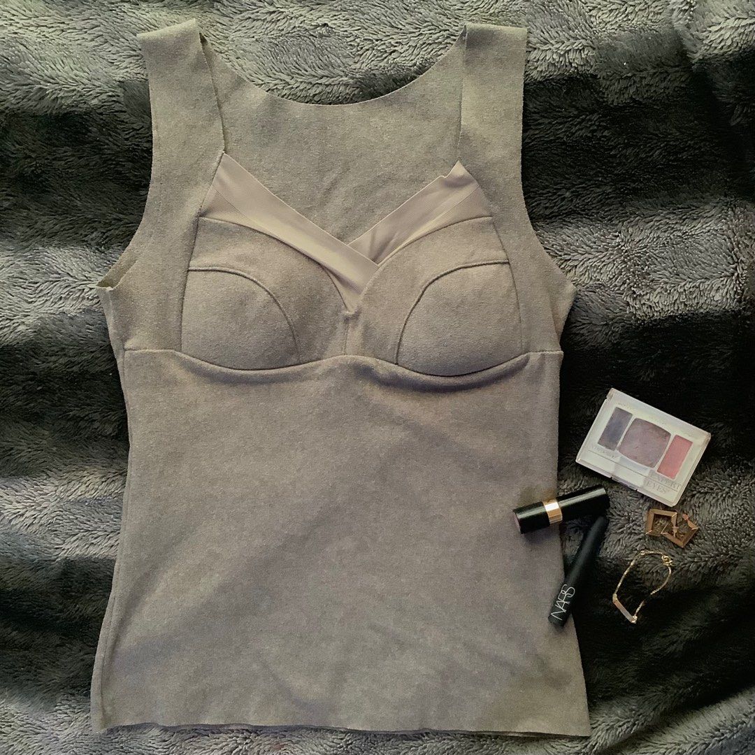 Gray Tank Top (Category: Sleeveless) located in Cabanatuan. Submitted by chieezyx (Listing ID 1406376377, Image 1). Description: - Built-in pads - Soft, suede-like fabric - Top ONLY.