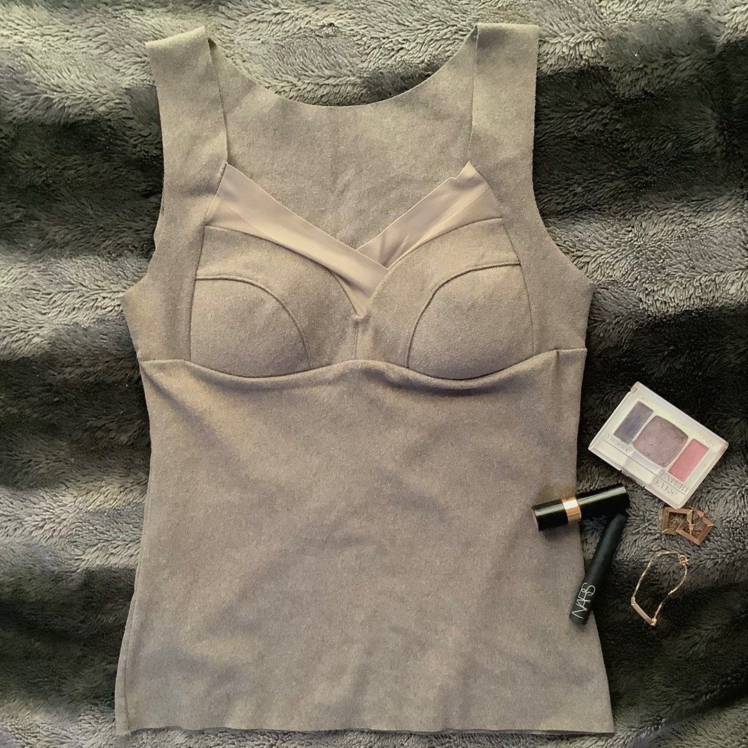 Gray Tank Top (Category: Sleeveless) located in Cabanatuan. Submitted by chieezyx (Listing ID 1406376377, Image 3). Description: - Built-in pads - Soft, suede-like fabric - Top ONLY.