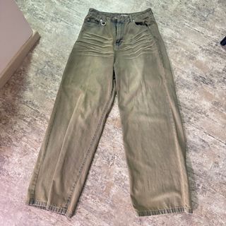 (Category: ) located in . Submitted by tocurbmyspending (Listing ID 1406312139, Image 1). Description: .