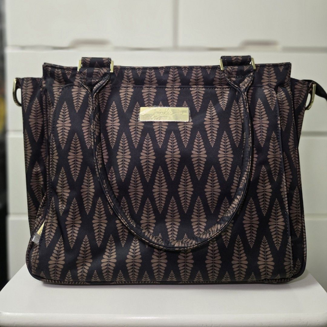 Jujube Be Classy – Versailles (Category: Diaper Bags & Wetbags) located in Taytay. Submitted by r_esguerra (Listing ID 1406460270, Image 1). Description: Jujube Be Classy – Versailles ₱2,000 + SF | 📍 Taytay, Rizal VGUC – minor signs of use Includes: Changing pad & strap With scratches on hardware and feet Reason: Decluttering ✨.