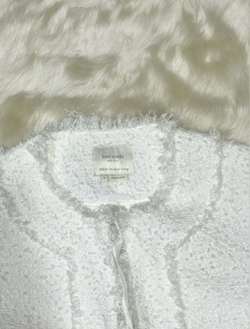 KATE SPADE Elegant White Textured Tweed-Style Open Front Coat (Category: Coats, Jackets and Outerwear) located in Manila. Submitted by urbanrestyle (Listing ID 1406317434, Image 2). Description: 📍 Location: Caloocan 💳 Payment Options: GCash | BPI | Maya | GoTyme 🚚 Delivery Options: Lalamove | J&T | LBC This item is preloved, it may contain minor damages or imperfections. Please manage your expectation. ⚠️ Reminder ⚠️ All items are sold as-is —