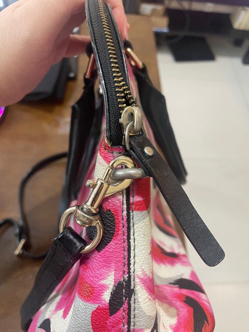 Kate Spade Floral Dome Satchel (Category: Luxury Bags & Wallets) located in Makati City. Submitted by sunsetk (Listing ID 1406300560, Image 3). Description: Hardwares are tarnished but the bag is sturdy. The inside is still intact. .