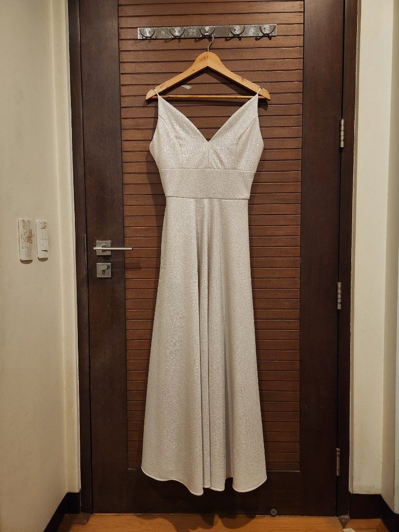 MarRo - Silver Strap Maxi Dress (Category: Dresses) located in Muntinlupa City. Submitted by rnprz (Listing ID 1406401460, Image 1). Description: - slight shimmer - has pockets - says size L but would fit M better - I'm 4'11 so it touches the ground when I wear it - bought this long ago but never wore it.