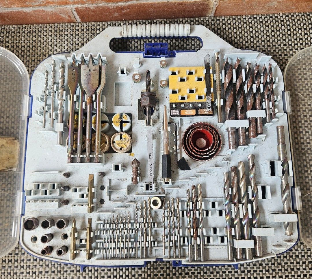 Mastergrip 100-Piece Power Drill/Saw Accessory Set (Category: Construction Tools & Equipment) located in Rizal. Submitted by cherry_garcia (Listing ID 1406386226, Image 2). Description: - Mastergrip 100-piece drill bit set - Includes a variety of drill bits - Features spade bits and hole saws - Suitable for various drilling and sawing tasks - Comes with a plastic carrying case for easy storage.