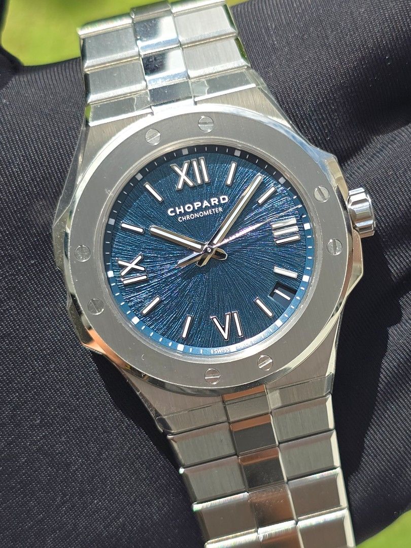NEW NOV 2025 🔵BLUE DIAL CHOPARD ALPINE EAGLE LARGE DATE BLUE 298600-3001 298600 (Category: Watches) located in Singapore. Submitted by rollieinthedeep (Listing ID 1405478087, Image 3). Description: >SELF-OWNED LANDED HOME BOUTIQUE with MORE THAN 1000 Genuine real person reviews on Carousell! ⭐⭐⭐⭐⭐ >>AUTHENTICITY GUARANTEE CERTIFIED PROFESSIONAL SELLER BY CAROUSELL!✅ BUY with peace of mind today! >>>PRICE FIRM (NON NEGO) LOWEST PRICE GUARANTEE @ 
