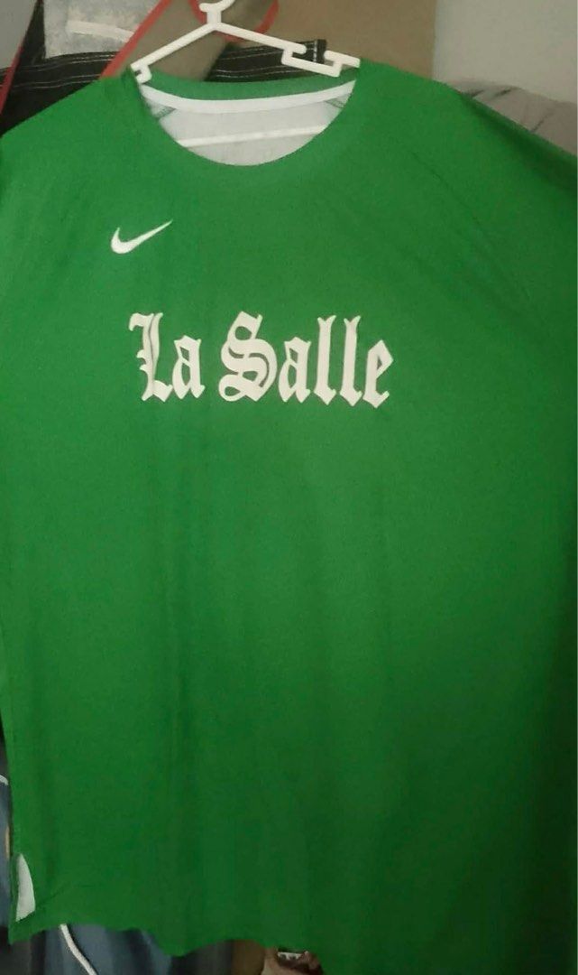 Nike La Salle Green warmer S86 (Category: Tshirts & Polo Shirts ) located in Marikina City. Submitted by iammjs (Listing ID 1406411287, Image 1). Description: DLSU WARMER S86 - Green Nike Warmer - 'La Salle' print on front - Nike logo on chest - Round neckline - Lightweight material - Solid green color.