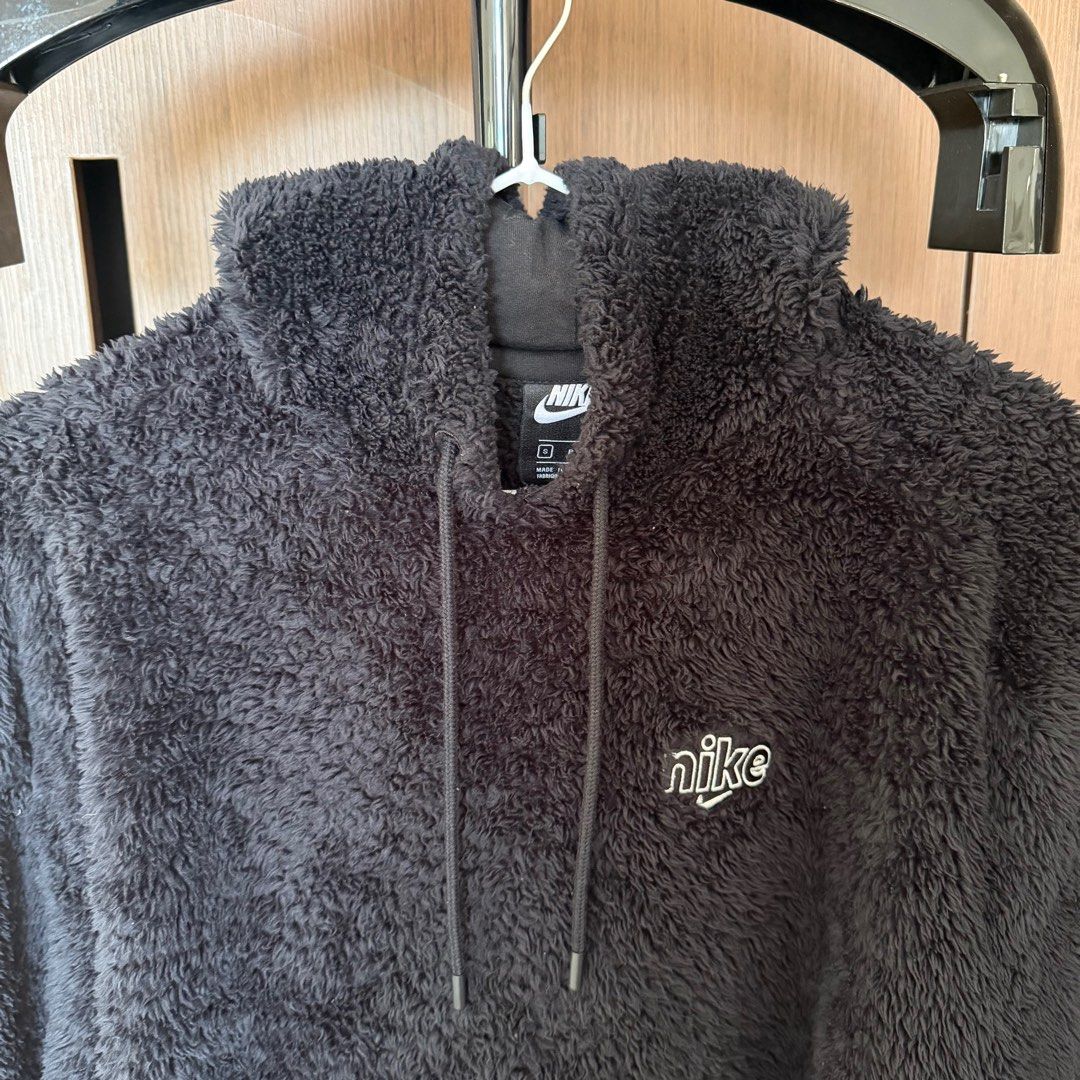 Nike Sherpa Hoodie (Category: Coats, Jackets and Outerwear) located in Quezon City. Submitted by overrunnin.ph (Listing ID 1406346783, Image 2). Description: Authentic .
