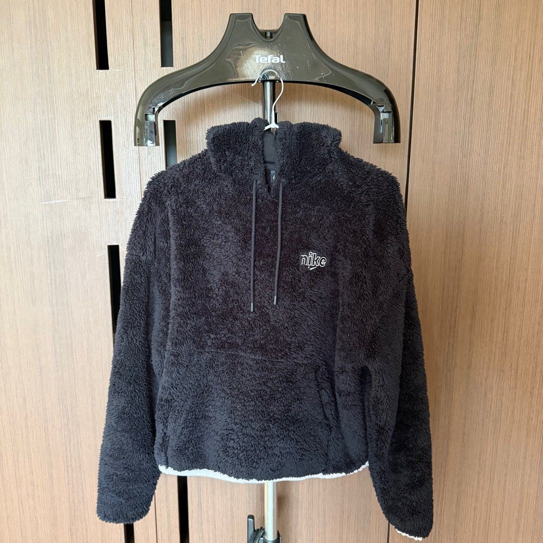 Nike Sherpa Hoodie (Category: Coats, Jackets and Outerwear) located in Quezon City. Submitted by overrunnin.ph (Listing ID 1406346783, Image 1). Description: Authentic .