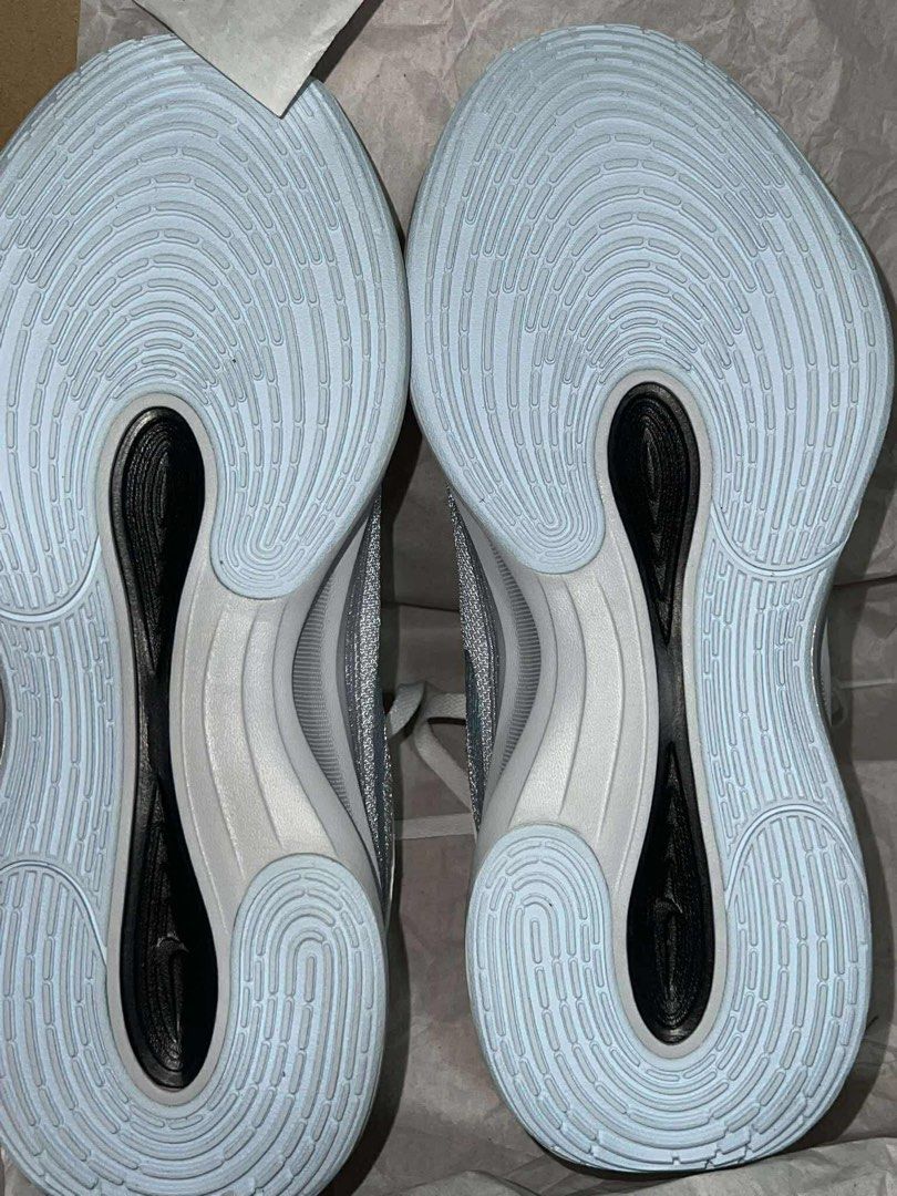 Original Nike GT Hustle Academy EP White (Category: Sneakers) located in Manila. Submitted by _lavndr (Listing ID 1406411454, Image 3). Description: 📍Metro Mnl - original - original price is 4,995.00 - rfs: wrong size huhu - with box - negotiable - never been used, just worn - same day delivery or jnt.