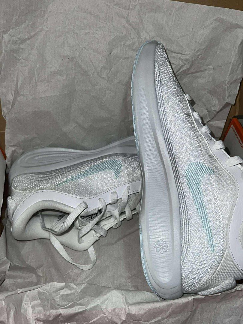 Original Nike GT Hustle Academy EP White (Category: Sneakers) located in Manila. Submitted by _lavndr (Listing ID 1406411454, Image 2). Description: 📍Metro Mnl - original - original price is 4,995.00 - rfs: wrong size huhu - with box - negotiable - never been used, just worn - same day delivery or jnt.