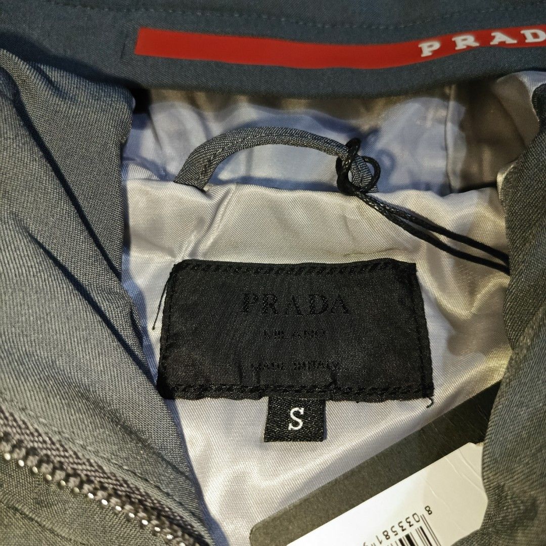 Prada jacket (Category: Activewear) located in Kuala Lumpur. Submitted by lann2001 (Listing ID 1406398207, Image 3). Description: prada P22 L27.